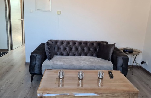 Dampremy Apartamento | Happiness free wifi and parking, 15 min airport and 5 min metro