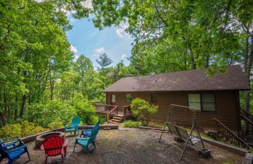 Fleetwood Casa | HappiNest- Hot Tub, Fire Pit, Mountain Views