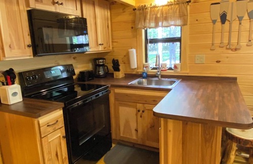 Leeper Cabina | Happy Bear Log Cabin near Cook Forest State Park
