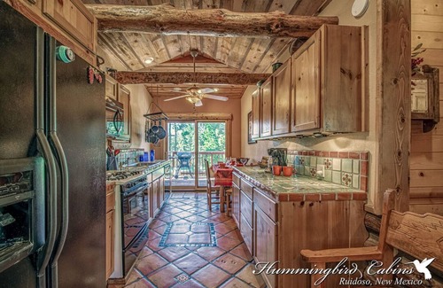 Ruidoso Cabina | Happy Bears Cabin: Be as happy as the bears at Happy Bears Cabin! Pet friendly.