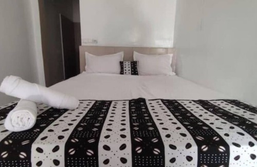 Ngaparou Apartamento | Happy Bien être Accommodation 2 bedrooms, living room with 2 bathrooms