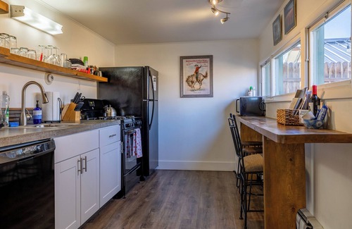Cody Casa | Happy Bison Bungalow - located in Downtown Cody!