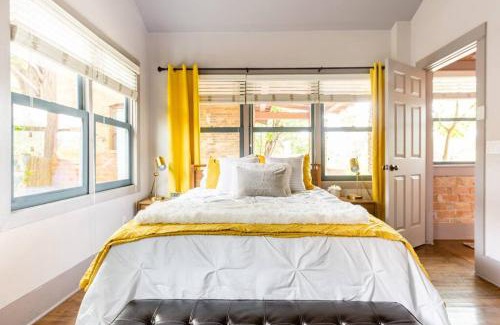 West University Casa | Happy Cactus Walkable 2BR by UofA and Parking