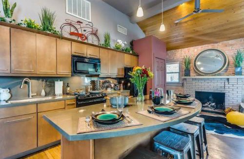 West University Casa | Happy Cactus Walkable 2BR by UofA and Parking