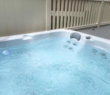 Allerthorpe Casa | Happy Days Lodge with Hot Tub