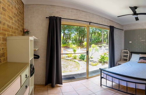 Brisbane Waterfront Casa | Happy Days On The Beach at Bulwer