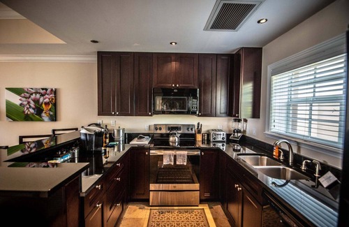 Great Cruz Bay Condominio | Happy Does- 1 BR Grande Bay Unit with Stunning Views of Cruz Bay! Walk to town!