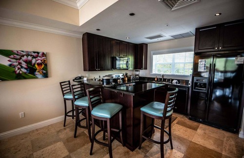 Great Cruz Bay Condominio | Happy Does- 1 BR Grande Bay Unit with Stunning Views of Cruz Bay! Walk to town!