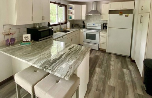 Forestdale Casa | HAPPY ESCAPE a super comfy cozy space in a quiet intimate setting.