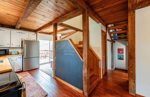 Arrington Otro | Happy Farm with Views & Hot Tub!