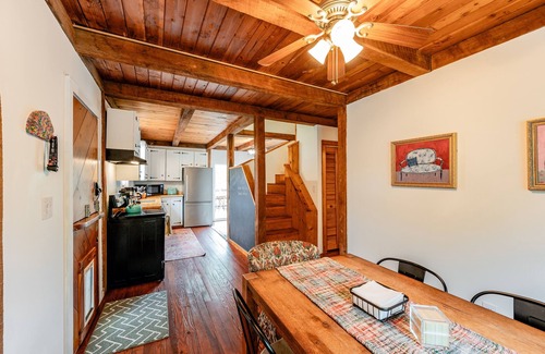 Arrington Otro | Happy Farm with Views & Hot Tub!