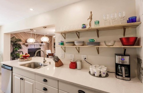Venice Groves Casa | HAPPY FUN BLUE HOUSE kids, pets friendly, 3 miles away from the beach🏖️.