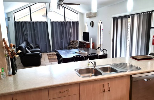Wallaroo Casa | Happy Gilmore, Wallaroo