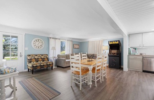 Port Sanilac Casa | Happy Harbor w Hot Tub, Golf Cart and Luxury!
