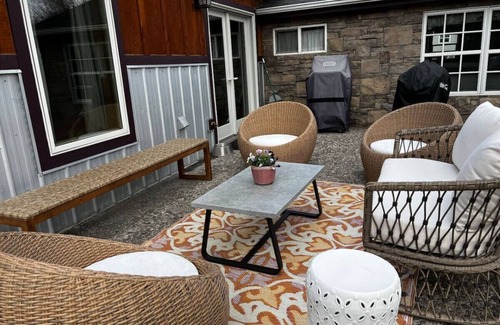 Bozeman Casa | La mayoría de las 5 ESTRELLAS en BZN * Heart of Downtown * CLEAN * Sauna * Pet Friendly Large Yard