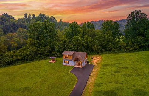 Cosby Casa | Happy Hideout, country livin with great mountain views, hot tub, arcades, fire pit, pets ok with fee