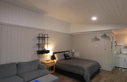 Bellaire Apartamento | Happy Hour at Windcliff