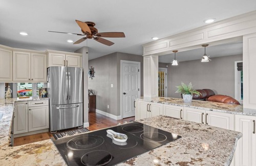 Laconia Casa | Happy Hours on Lake Winnisquam