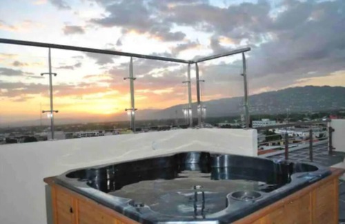 Spanish Town Apartamento | Happy Hours Vacay Home