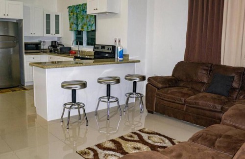 Spanish Town Apartamento | Happy Hours Vacay Home