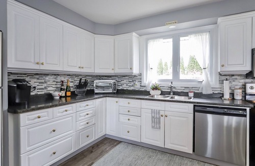 Historic Old Town Casa | Casa feliz con piscina climatizada en tierra en NOTL