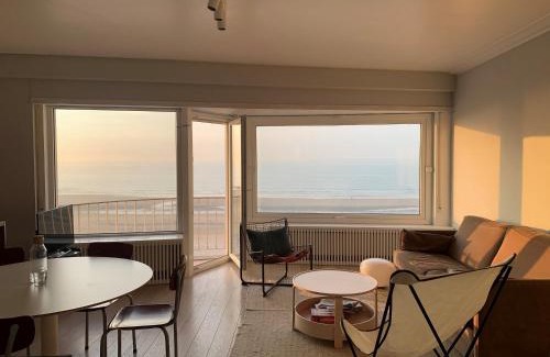 Mariakerke Apartamento | HAPPY in OOSTENDE - Lovely apartment with seaview at the beach