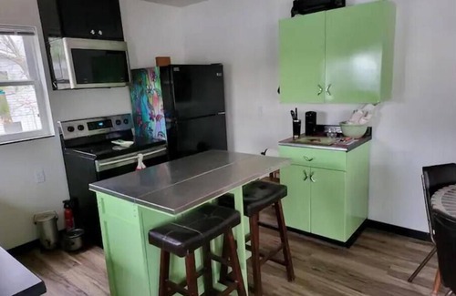 Delta Cabina | Happy Lakeside Getaway