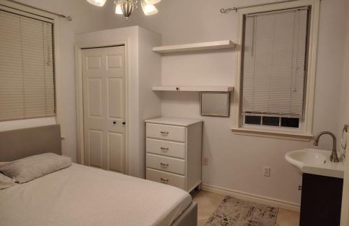Halifax County Apartamento | Happy Moose Guest Suite