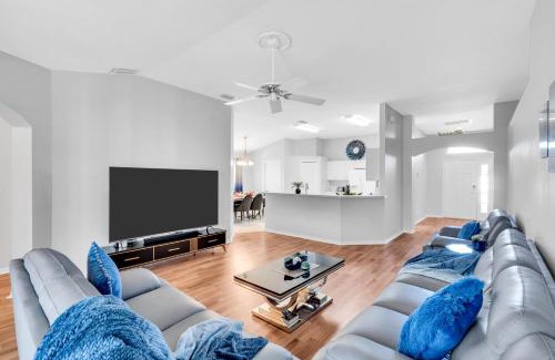 Boyette Springs Casa | Happy place! 2 king beds, hot tub, free parking