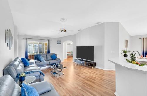 Boyette Springs Casa | Happy place! 2 king beds, hot tub, free parking