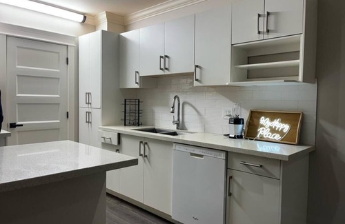 District of North Vancouver Casa | Happy Place!