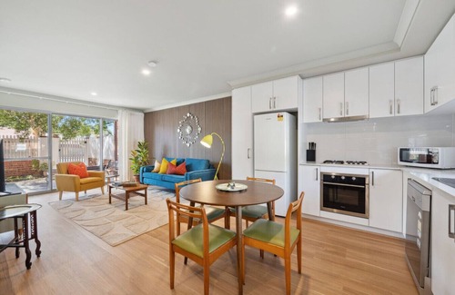Bassendean Apartamento | Happy Stays Classic Mid-Century Modern Escape