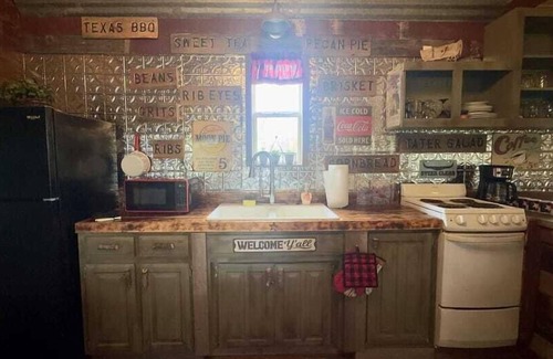 Voca Cabina | Happy Trails Cabin - Sleeps 5 Adults, 4 Children