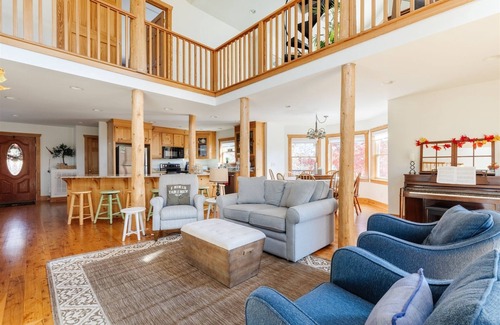Pickens Casa | Happy Trails: Jacuzzi, Lookout Tower, Views!