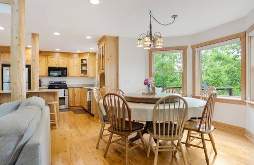 Pickens Casa | Happy Trails: Jacuzzi, Lookout Tower, Views!