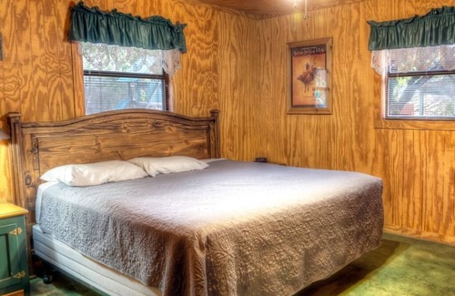 Garze Casa | Happy Trails, Private Pool, River Access @ Frio River Vacation Rentals