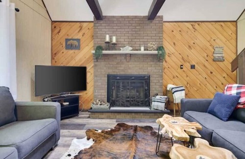 Lake Ariel Cabina | Happy Trees Cabin -8 FREE pool passes- firepit-games Lake Ariel- Hideout
