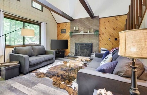 Lake Ariel Cabina | Happy Trees Cabin -8 FREE pool passes- firepit-games Lake Ariel- Hideout