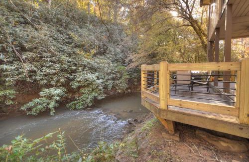 Mineral Bluff Casa | Happy Trout Hideaway - Creek Views Of Hot House Creek, Hot Tub, Outdoor Fire Pit, Cozy Atmosphere - Mineral Bluff, GA