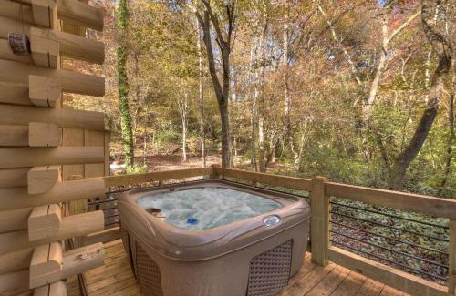 Mineral Bluff Casa | Happy Trout Hideaway - Creek Views Of Hot House Creek, Hot Tub, Outdoor Fire Pit, Cozy Atmosphere - Mineral Bluff, GA