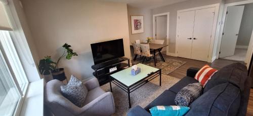 Langford Apartamento | Happy Zone Suite with AC - Sleeps 4, Free Treats !