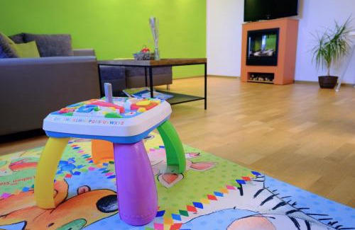 Ahlem-Badenstedt-Davenstedt Apartamento | HappyBnB - Stilvolles, naturgelegenes Apartment mit Blick auf den Mittellandkanal und die Wasserstadt Hannover - Kamin, Parken und Spielplatz