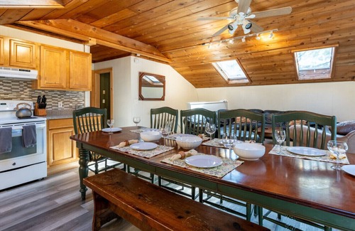 Killington Casa | HappyCub- AC, Hot Tub, Fire Pit, Game Room!