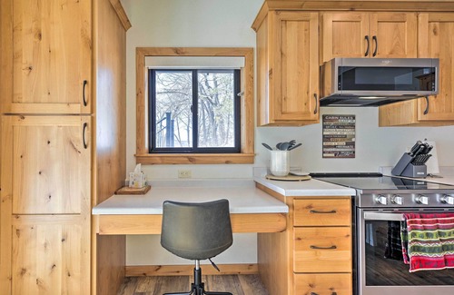 Okee Cabina | ‘Happy’s Haven’ Cabin w/ Gas Grill & Fire Pit!
