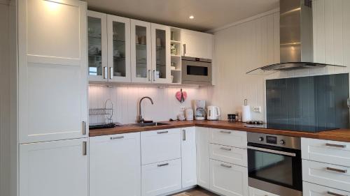 Haram Apartamento | Haramsøy Holiday Apartment- Island Life North
