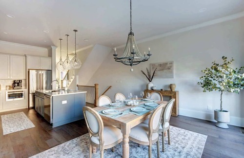 Hitch Village - Fred Wessels Homes Apartamento | Harbor Breeze, Luxurious | Modern | Steps to River