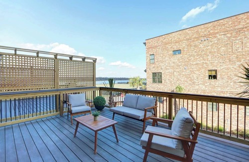 Hitch Village - Fred Wessels Homes Apartamento | Harbor Breeze, Luxurious | Modern | Steps to River