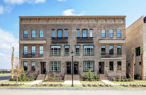 Hitch Village - Fred Wessels Homes Apartamento | Harbor Breeze, Luxurious | Modern | Steps to River