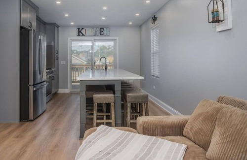 Fox Lake Apartamento | Harbor Clubhouse 3Bed 3.5Bath Modern Waterfront with Hot Tub & Pet Friendly
