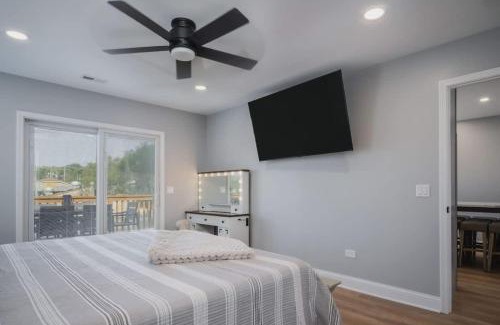Fox Lake Casa | Harbor Clubhouse Modern Waterfront with Hot Tub and Pet Friendly